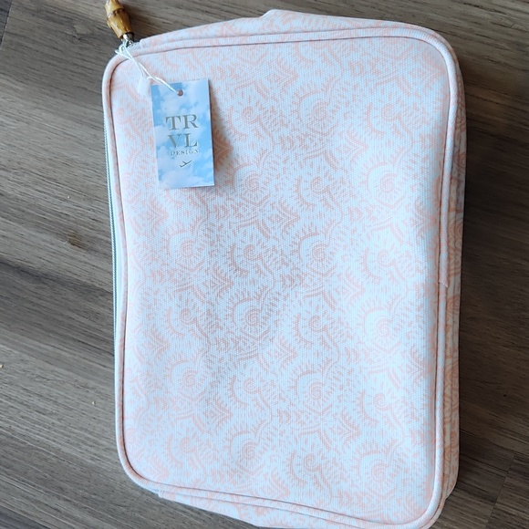 TRVL zippered pouch - Picture 4 of 5